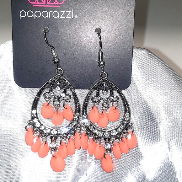 Paparazzi necklace, bracelet, and two pairs of earrings lovely coral  colors - Picture 5 of 5